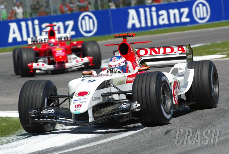 Jenson Button (BAR-Honda) leads Michael Schumacher (Ferrari) during the San Marino GP