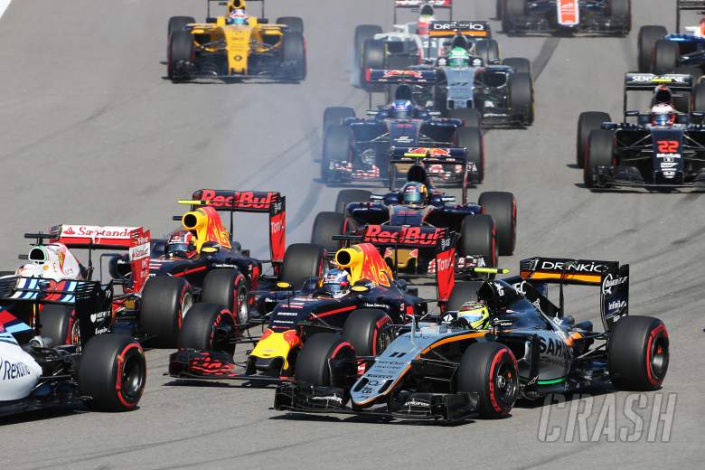 Ricciardo demands apology from team-mate Kvyat