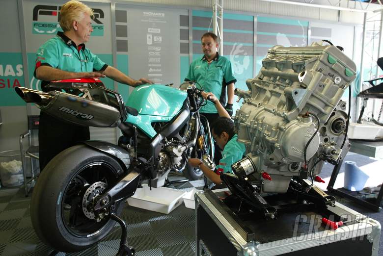Foggy Petronas FP1 Engine-Pit, WSBK Monza, 2004