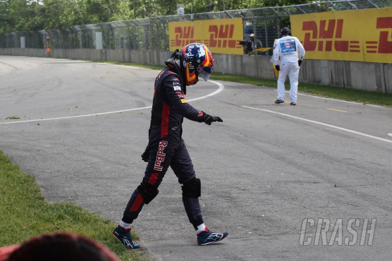 11.06.2017- Race, Carlos Sainz Jr (ESP) Scuderia Toro Rosso STR12 after the crash