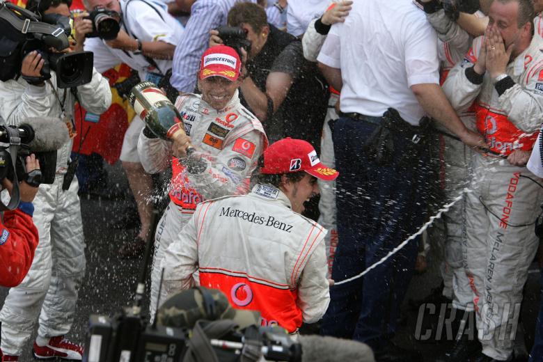 Lewis Hamilton (GBR) McLaren MP4/22, Fernando Alonso (ESP) McLaren MP4/22, Monaco F1 Grand Prix, 24t