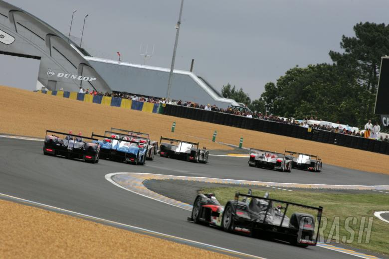 Le Mans 2007, Race Start - Peugeot leads