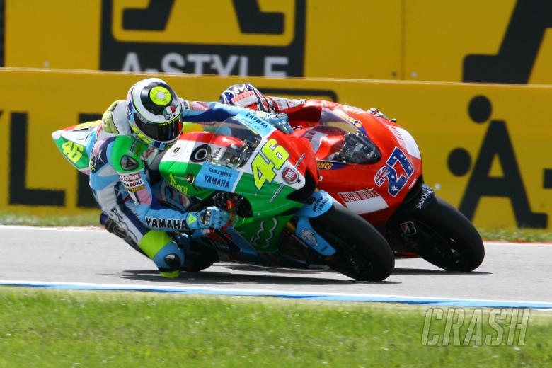 Rossi overtakes Stoner for lead, Dutch MotoGP Race 2007