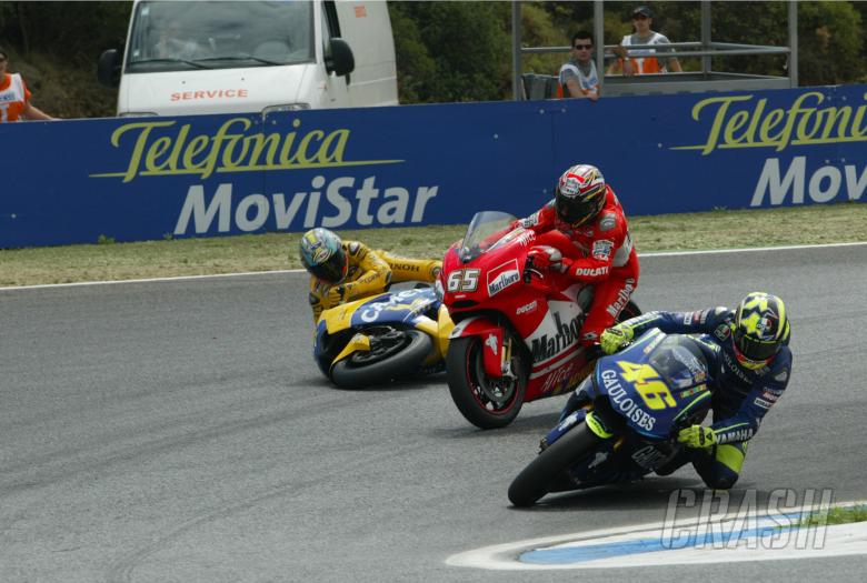 Biaggi crashes after hitting Capirossi, Portuguese MotoGP Race 2004
