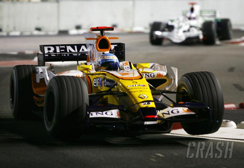 Fernando Alonso (ESP) Renault R28, Singapore F1 Grand Prix, 26th-28th, September 2008