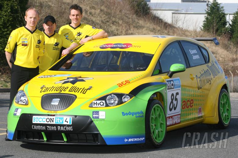 Adam Jones (GBR) Colin Neill, and Dan Eaves (GBR) - Colin Neill, Cartridge World Carbon Zero Racing