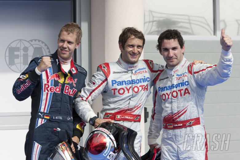 Sebastian Vettel (GER) Red Bull RB5, Jarno Trulli (ITA) Toyota TF109, Timo Glock (GER) Toyota TF109,