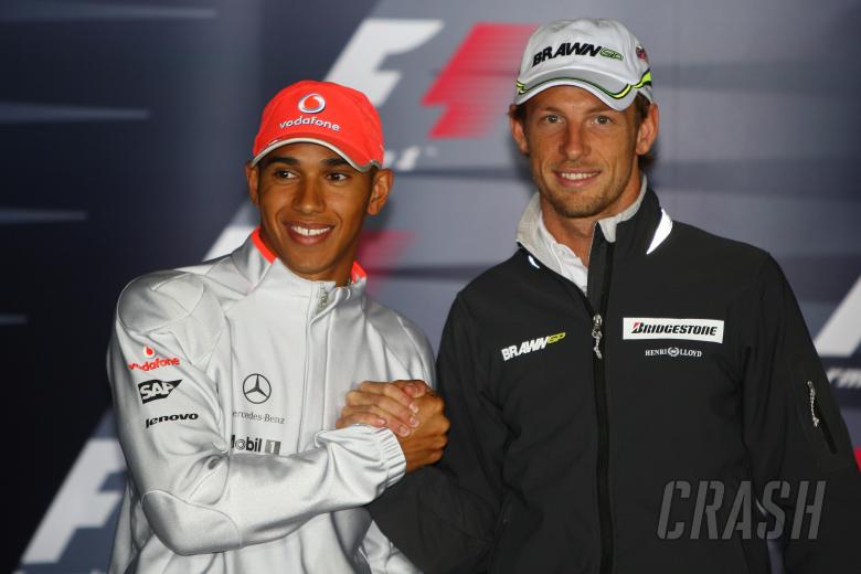 Lewis Hamilton (GBR) McLaren MP4-24, Jenson Button (GBR) Brawn BGP001, British F1, Silverstone, 19th
