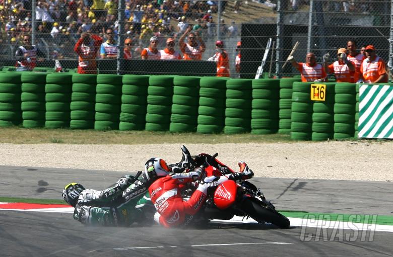 Iannone and Espargaro crash, San Marino 125GP 2009