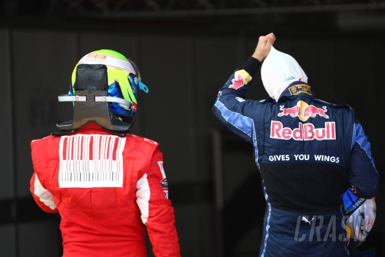 Qualifying, Mark Webber (AUS), Red Bull Racing, RB6 pole position and Felipe Massa (BRA), Scuderia F