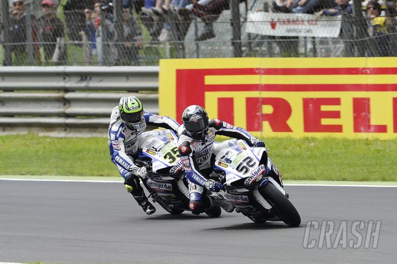 Toseland, Crutchlow with foot down, Monza WSBK Race 1 2010