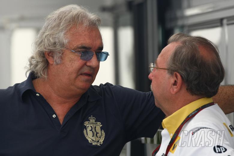 Sunday, Flavio Briatore (ITA) and Jean-Francois Caubet (FRA), Managing director of Renault F1