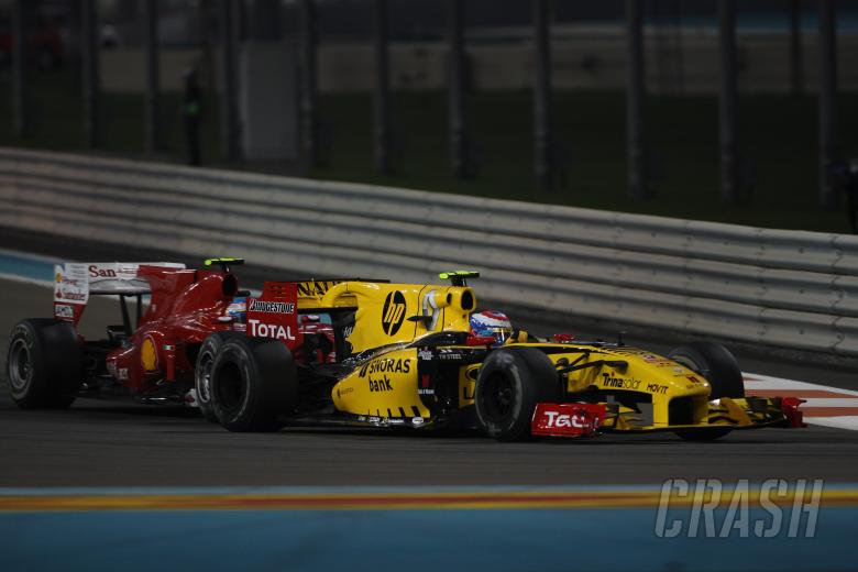 Race, Vitaly Petrov (RUS), Renault F1 Team, R30 and Fernando Alonso (ESP), Scuderia Ferrari, F10