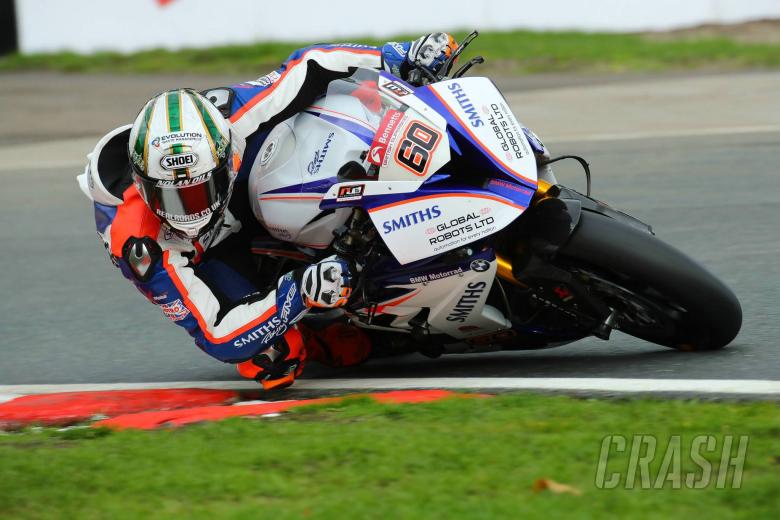 Hickman remains with Smiths Racing BMW