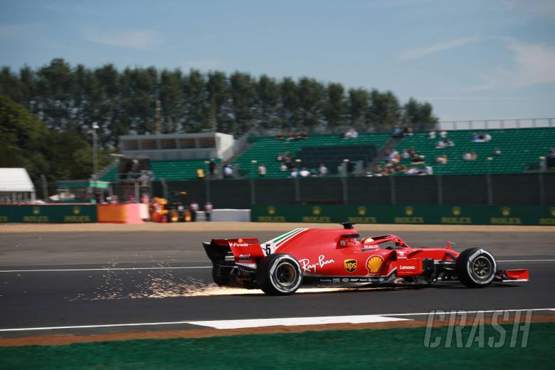  Vettel puts Ferrari on top in FP2, Verstappen crashes 