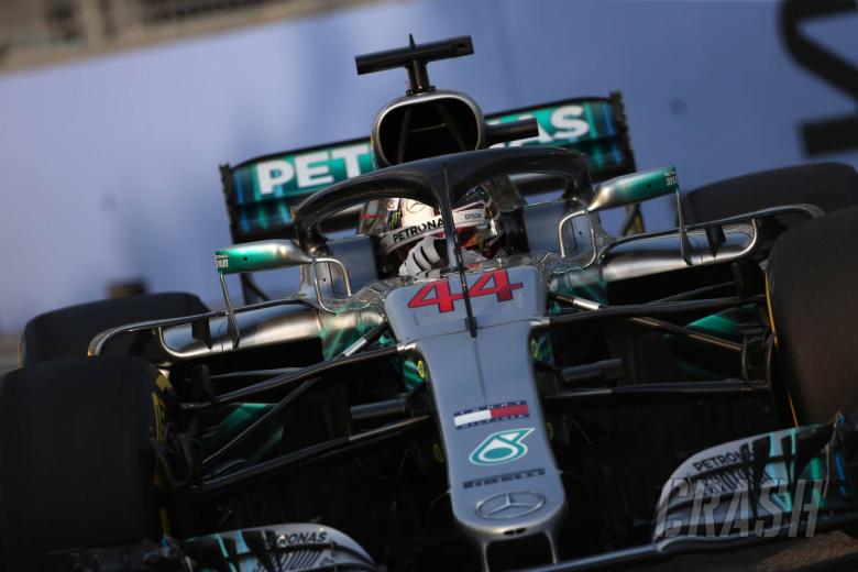 Hamilton predicts three-way fight in Singapore