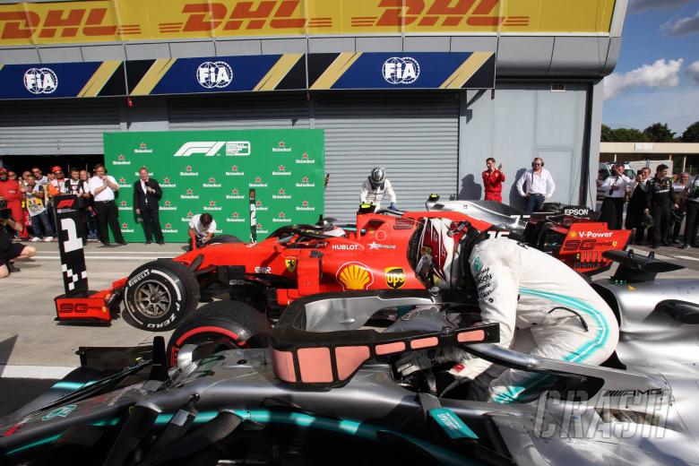 Wolff "benar-benar santai" tentang Hamilton, hubungan Ferrari