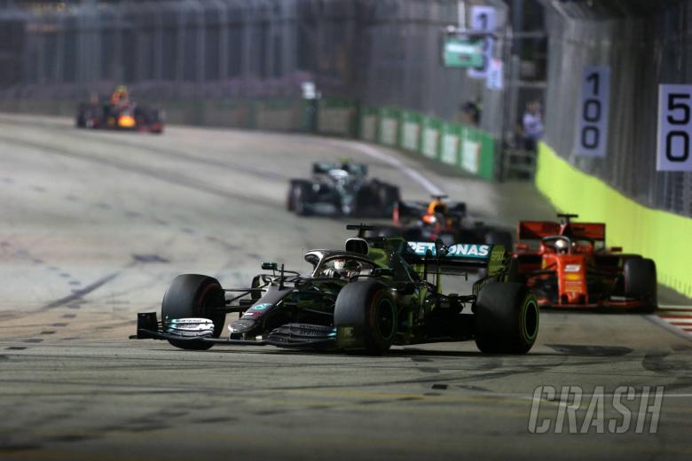 Hamilton: Mercedes bisa "menang dengan mudah" dengan 'risiko' yang melemahkan