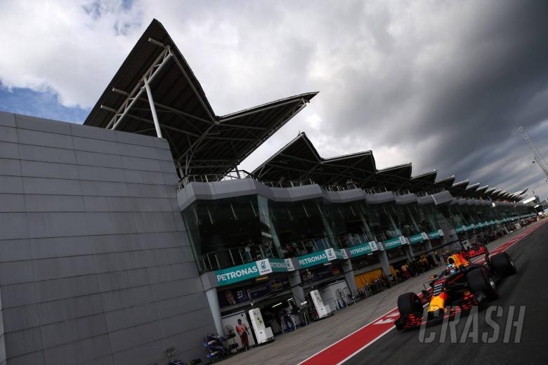 Ricciardo gave Verstappen 'half a tenth' for 20th birthday in Malaysia qualifying
