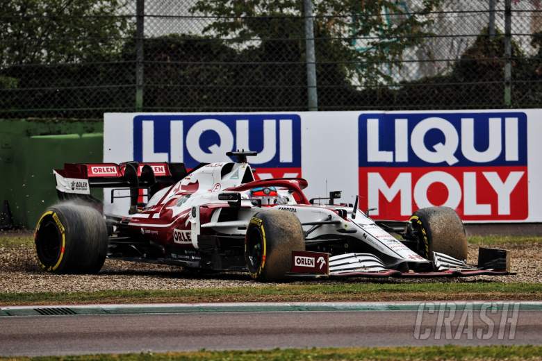 Kimi Raikkonen (FIN) Alfa Romeo Racing C41 rejoins the circuit.