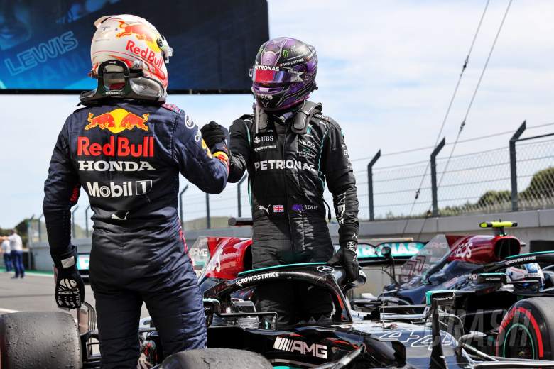 Race winner Lewis Hamilton (GBR) Mercedes AMG F1 W12 celebrates in parc ferme with second placed Max Verstappen (NLD) Red Bull Racing.