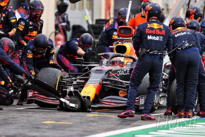 Max Verstappen (NLD) Red Bull Racing RB16B makes a pit stop.