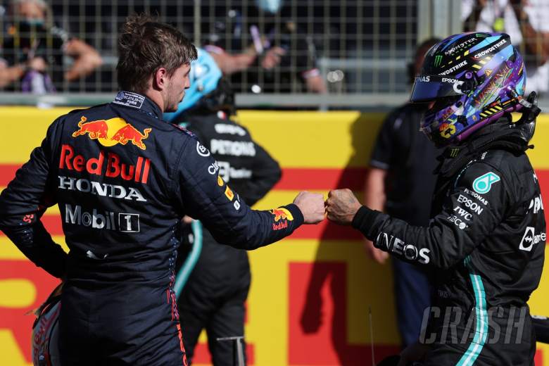 Max Verstappen (NLD) Red Bull Racing and Lewis Hamilton (GBR) Mercedes AMG F1.