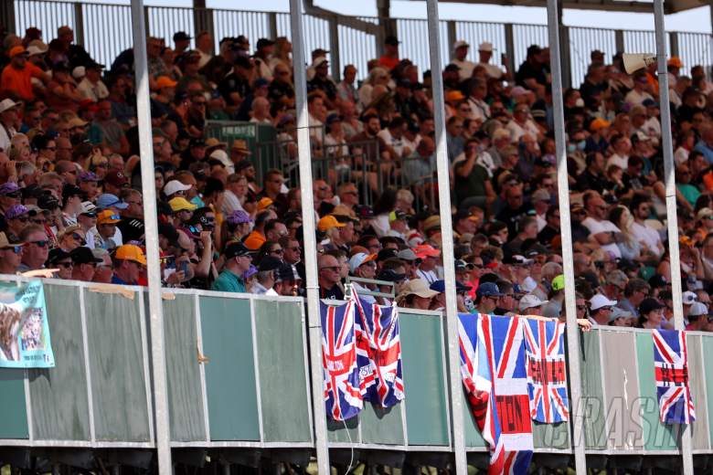Circuit atmosphere - fans in the grandstand.