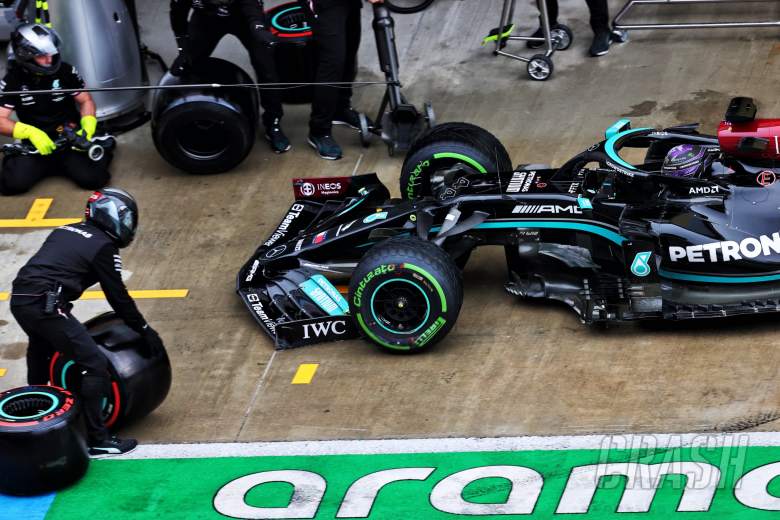 Lewis Hamilton (GBR) Mercedes AMG F1 W12 in the pits with a broken front wing.