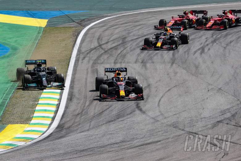 Max Verstappen (NLD) Red Bull Racing RB16B leads Valtteri Bottas (FIN) Mercedes AMG F1 W12 at the start of the race.