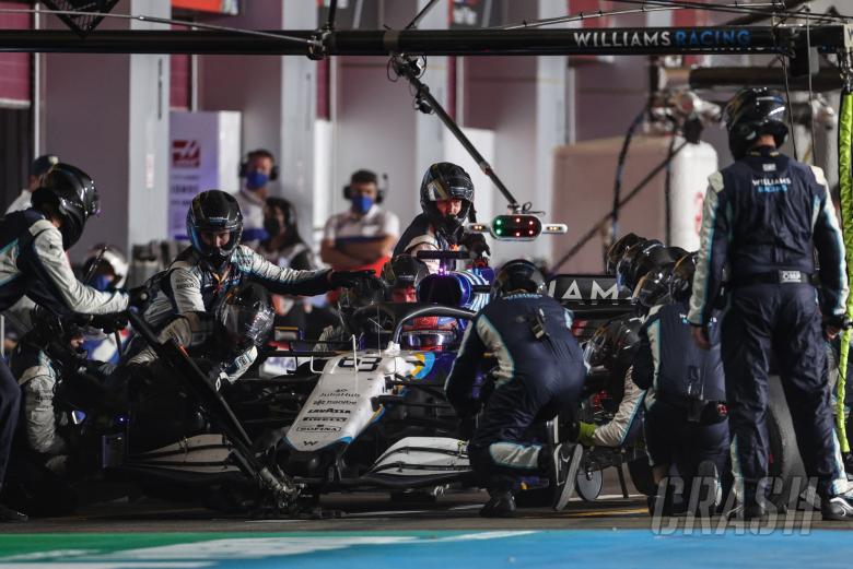 George Russell (GBR) Williams Racing FW43B makes a pit stop.