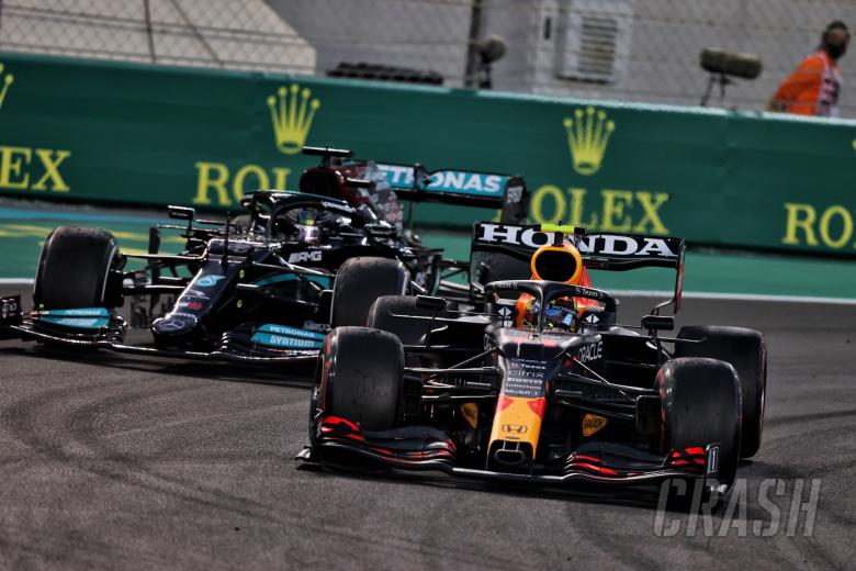Sergio Perez (MEX) Red Bull Racing RB16B leads Lewis Hamilton (GBR) Mercedes AMG F1 W12.