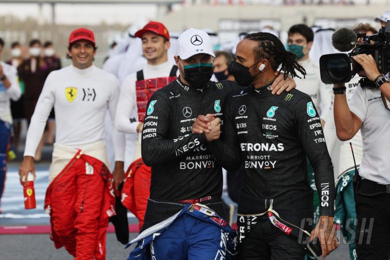 Valtteri Bottas (FIN) Mercedes AMG F1 W12 and Lewis Hamilton (GBR) Mercedes AMG F1 W12.