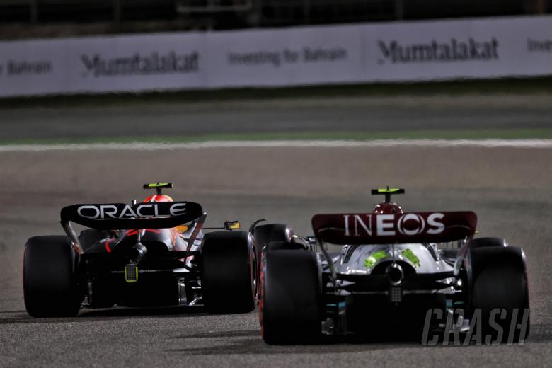 Sergio Perez (MEX) Red Bull Racing RB18 leads Lewis Hamilton (GBR) Mercedes AMG F1 W13.