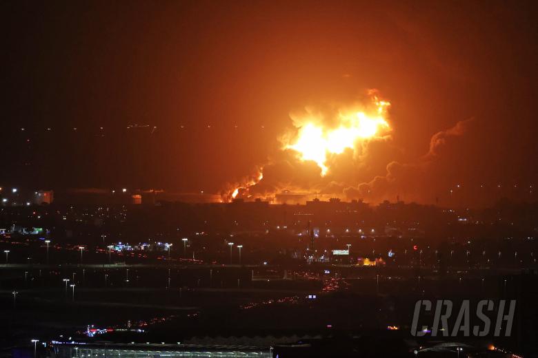 Circuit atmosphere - fire following a missile strike on an Aramco oil facility.