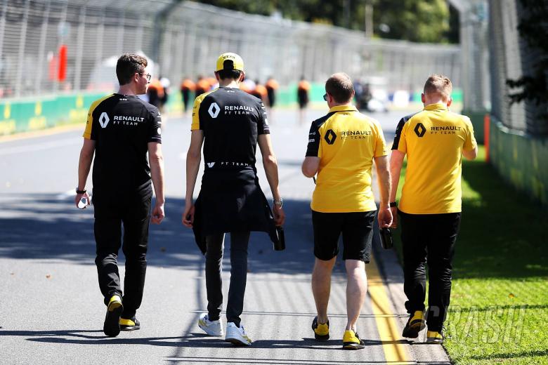 Renault meninggalkan "sebagian besar" staf F1