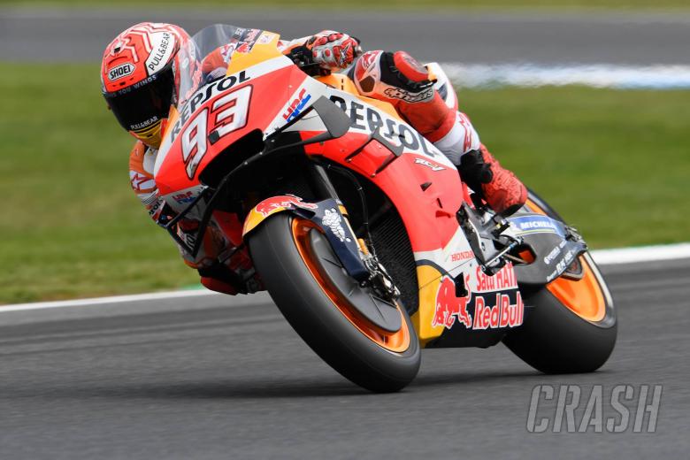 Marquez mengalahkan Vinales yang jatuh di lap terakhir dalam film thriller Phillip Island