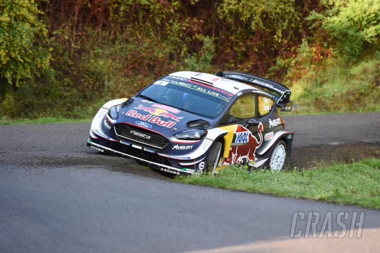 Ogier defends lead from Neuville