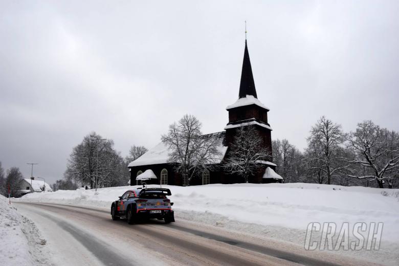 Neuville edges clear of Breen at Rally Sweden