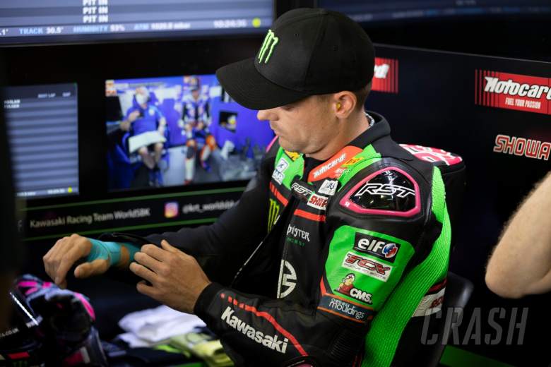 Alex Lowes with strapped hand, Portuguese WorldSBK, 1 October 2021