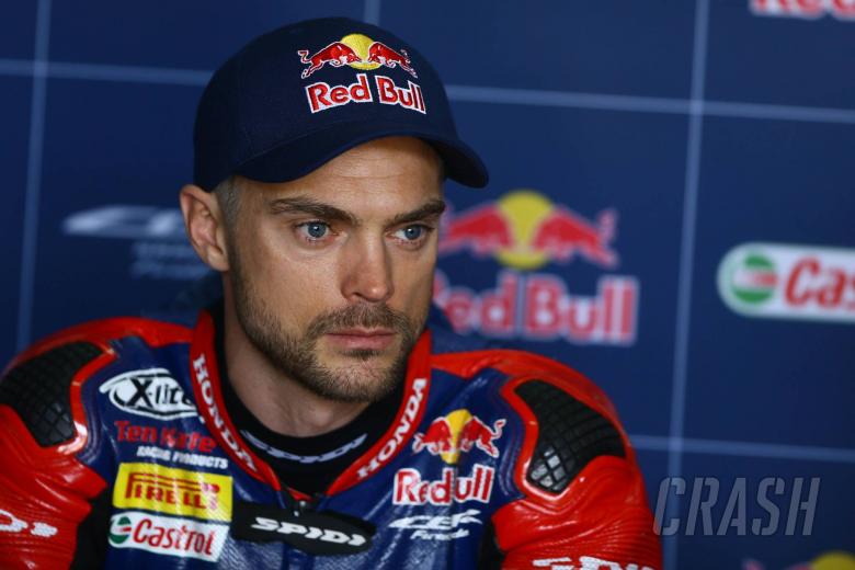Camier suffers chest injury, rib fractures in nasty Aragon fall