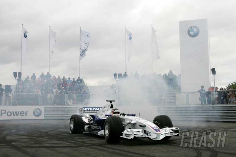 PICS: Mansell drives for BMW at Silverstone.