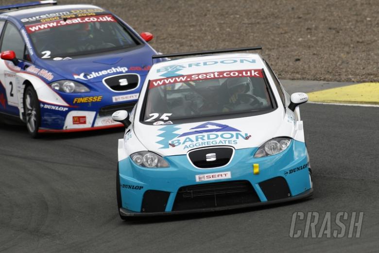 SCC: Lawson seeks to maintain lead at Silverstone.