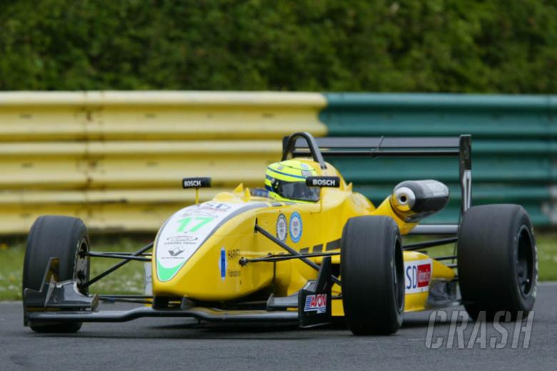 Watts sets F3 testing pace at Silverstone.