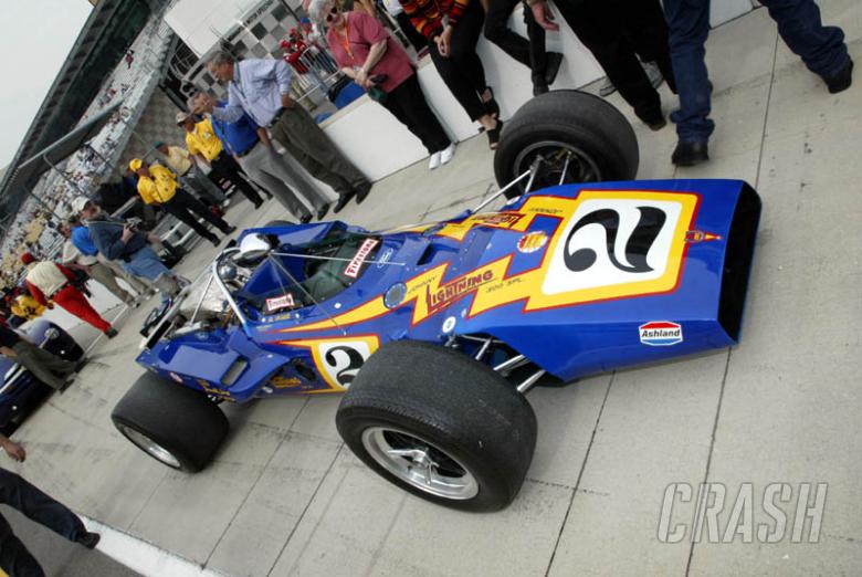 Series organises Indy legends race.