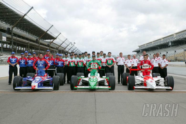 Kanaan and Gordon put AGR on front row at Indy.