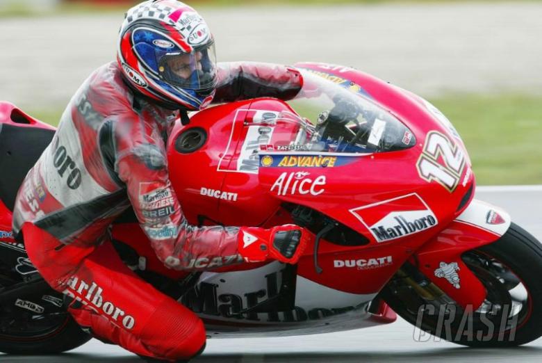 Bayliss 1.5secs clear in wet Donington warm-up.