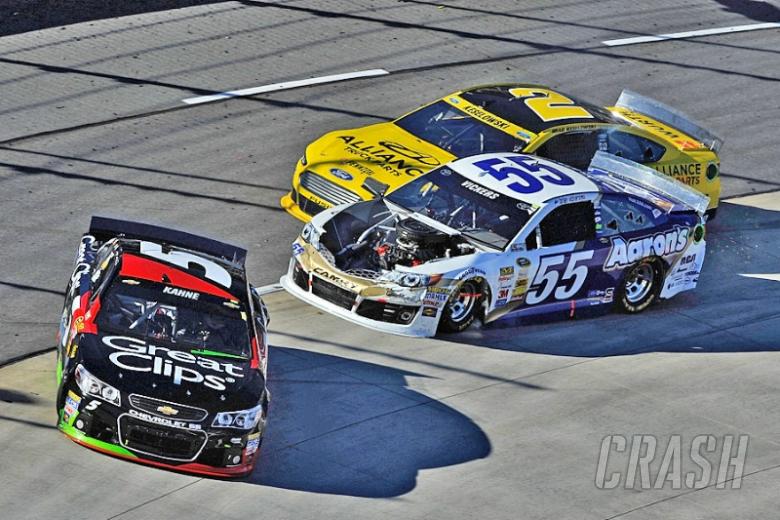 Vickers and Kahne feud at Martinsville