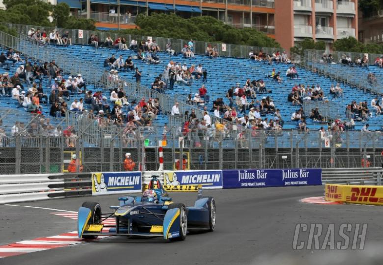 Buemi wins after first corner pile up in Monaco