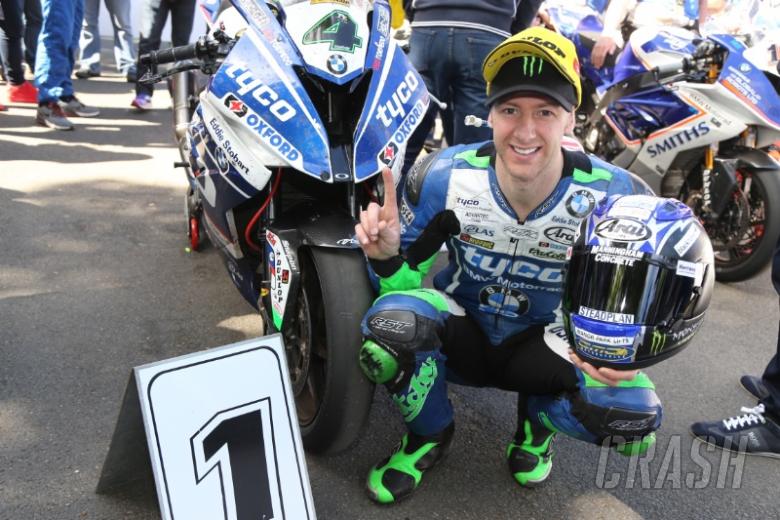 Ian Hutchinson vence a primeira prova do TT da Ilha de Man 2017